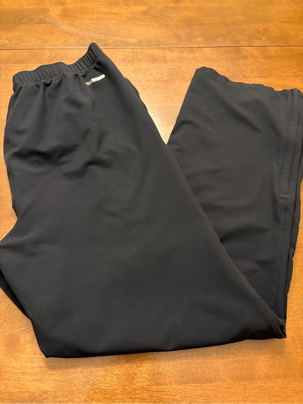 Men’s Saucony running/athletic pants - medium